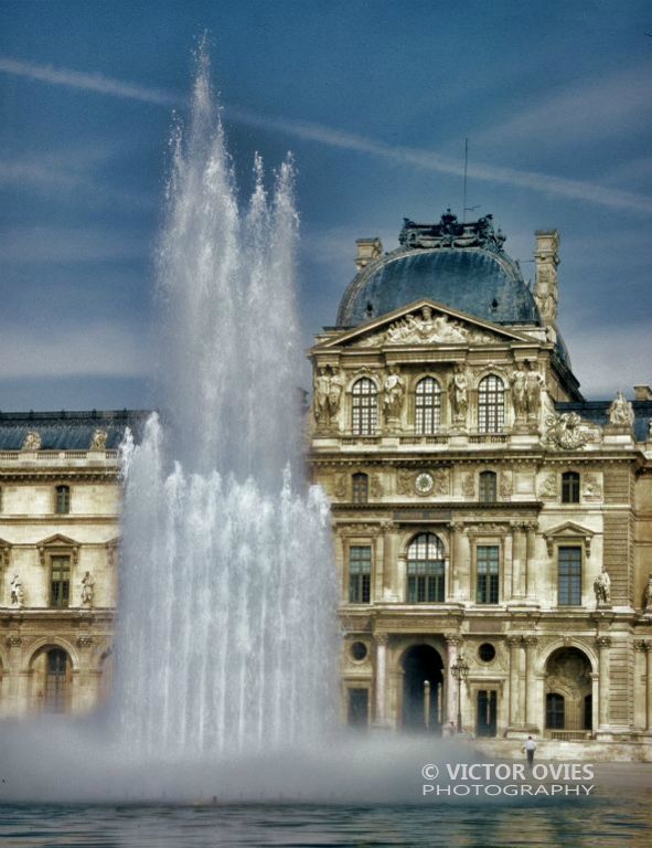 Paris - Louvre - Fountain